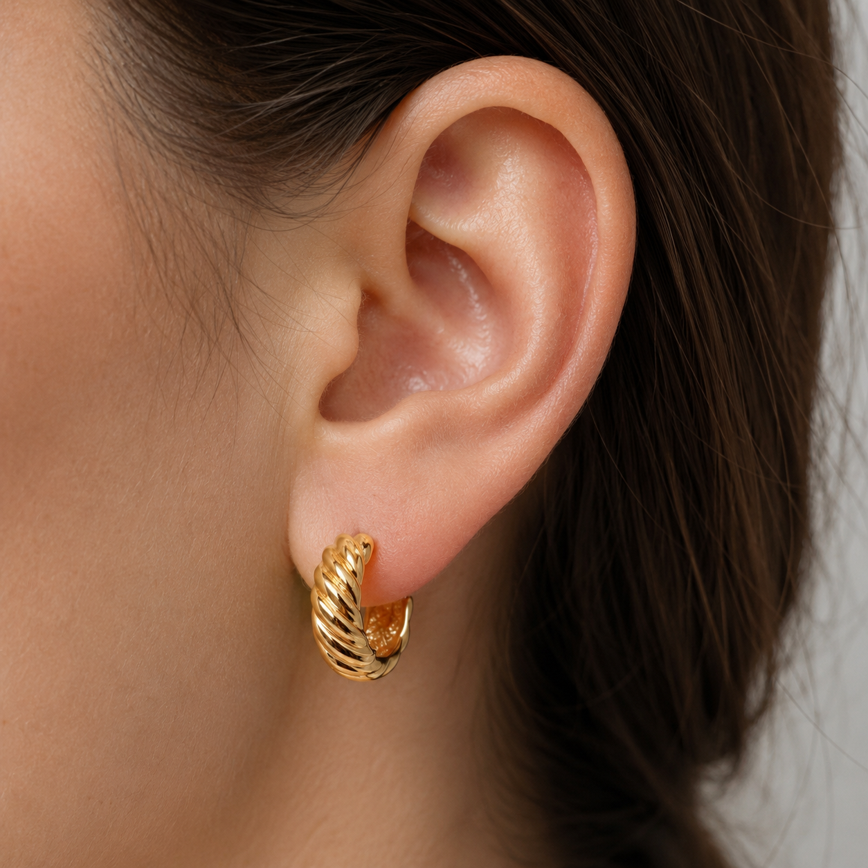 Gold Twisted Rope Chunky Huggie Hoop Earrings E284