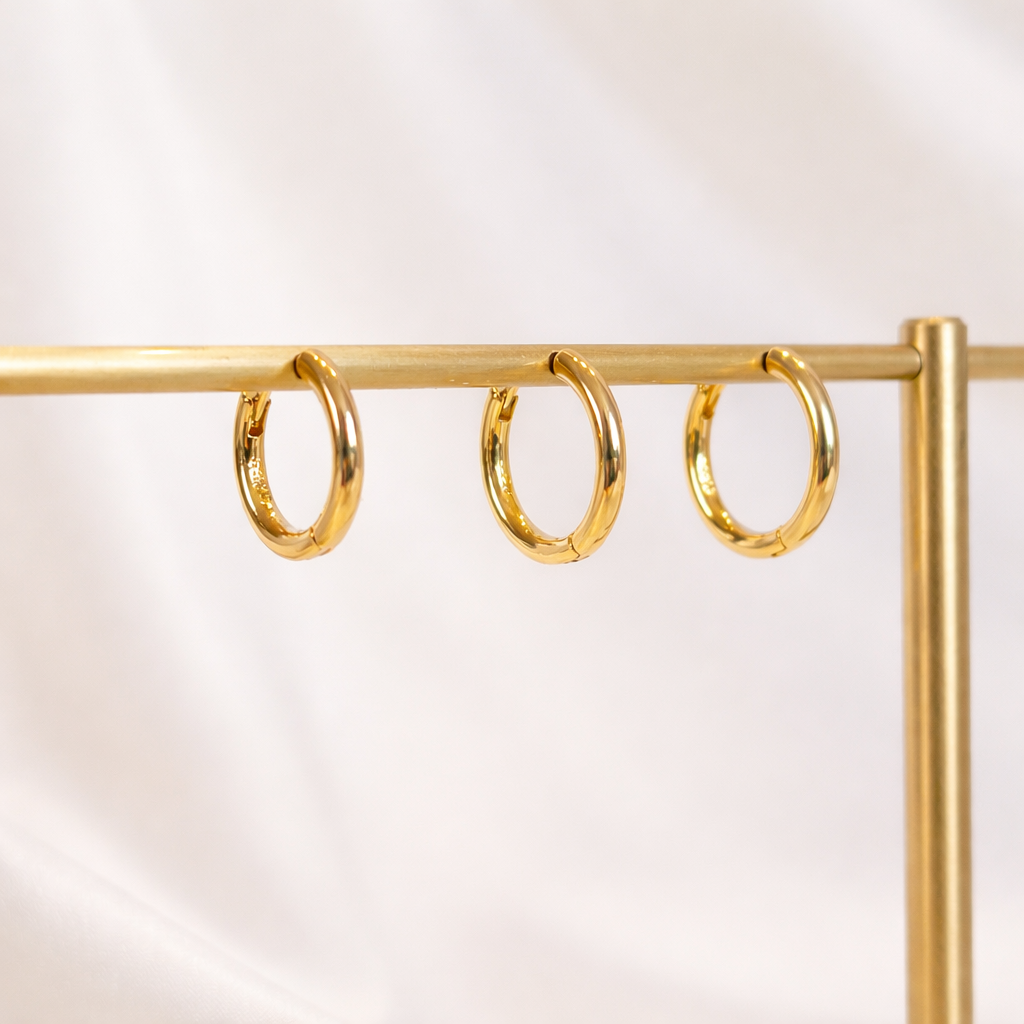 Gold Minimalistic Huggie Hoop Earrings E163