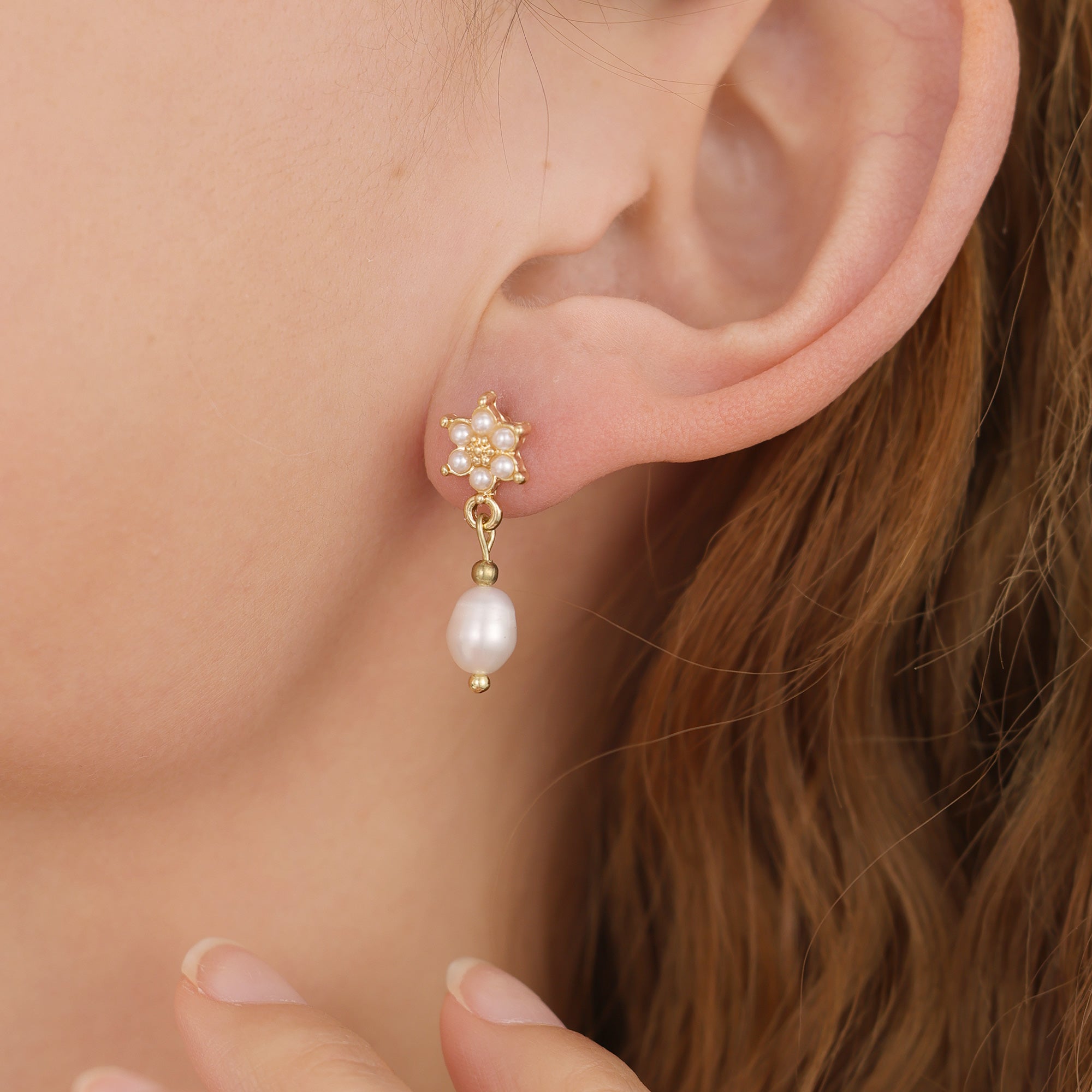 Gold Plated Pearl Flower Pearl Drop Stud Earrings For Women E159