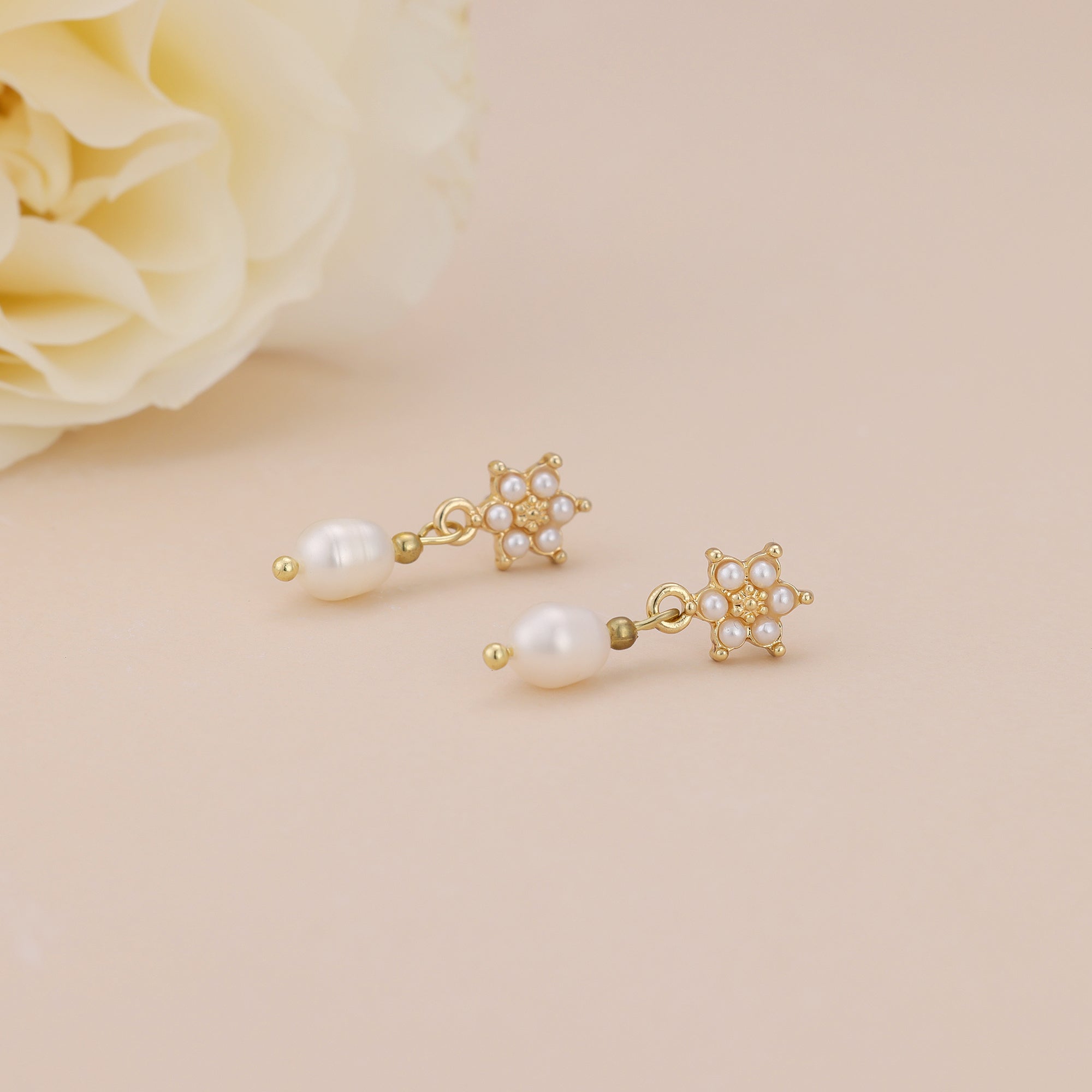 Gold Plated Pearl Flower Pearl Drop Stud Earrings For Women E159
