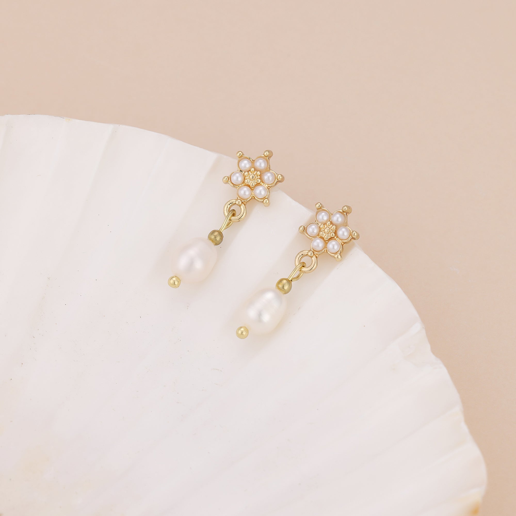 Gold Plated Pearl Flower Pearl Drop Stud Earrings For Women E159