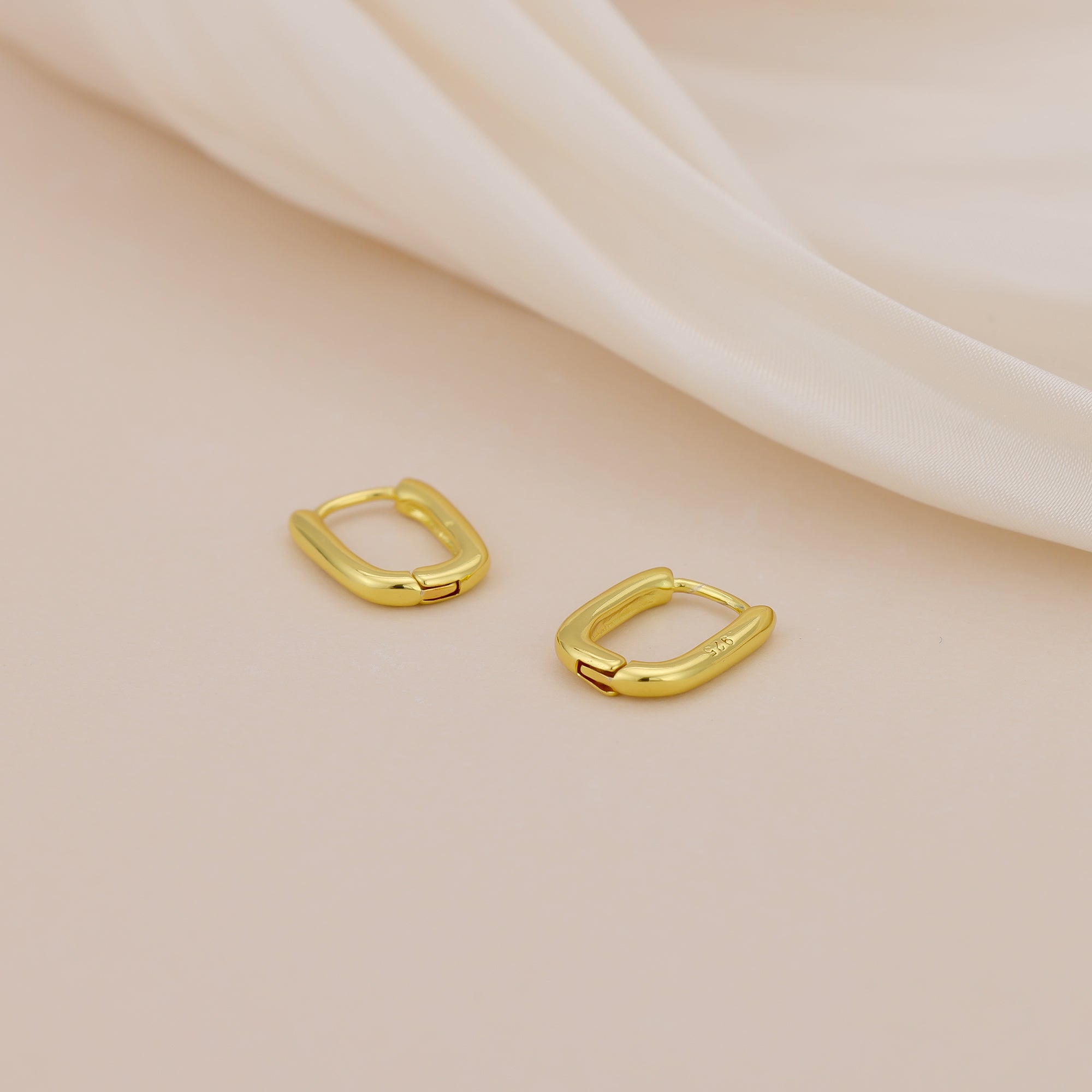 18k Gold Vermeil Oval Hoop Earrings E079
